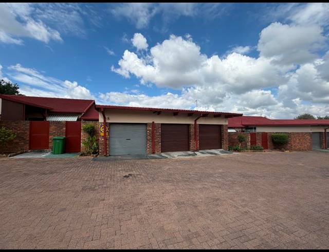 2 BEDROOM TOWNHOUSE FOR SALE IN GHOLFSIG